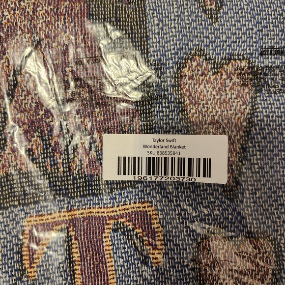 🐇 Taylor Swift Wonderland 1989 Blanket Throw - Picture 5 of 5